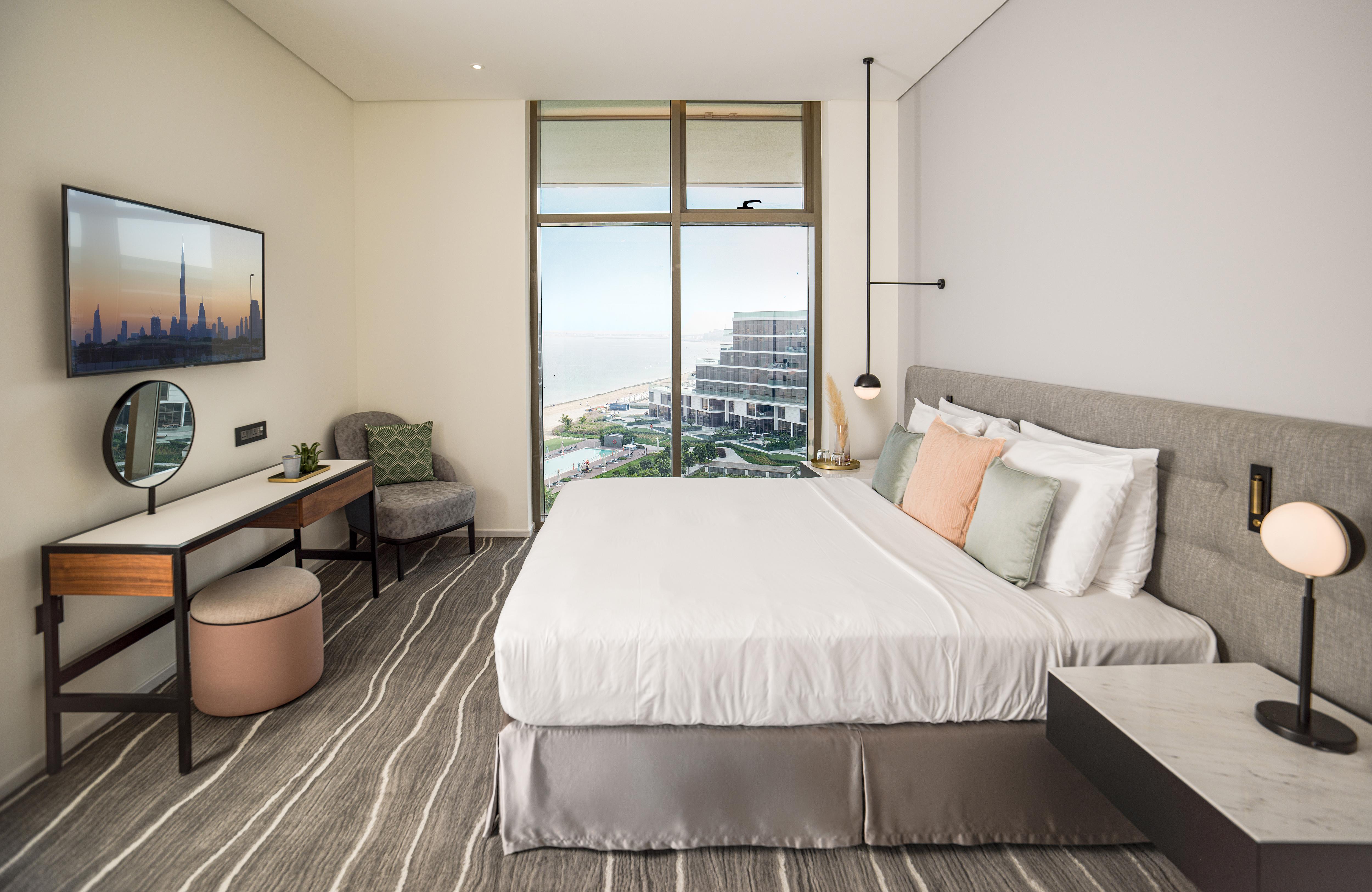 Th8 Palm Dubai Beach Resort, Vignette Collection By Ihg Eksteriør billede A bedroom at the hotel